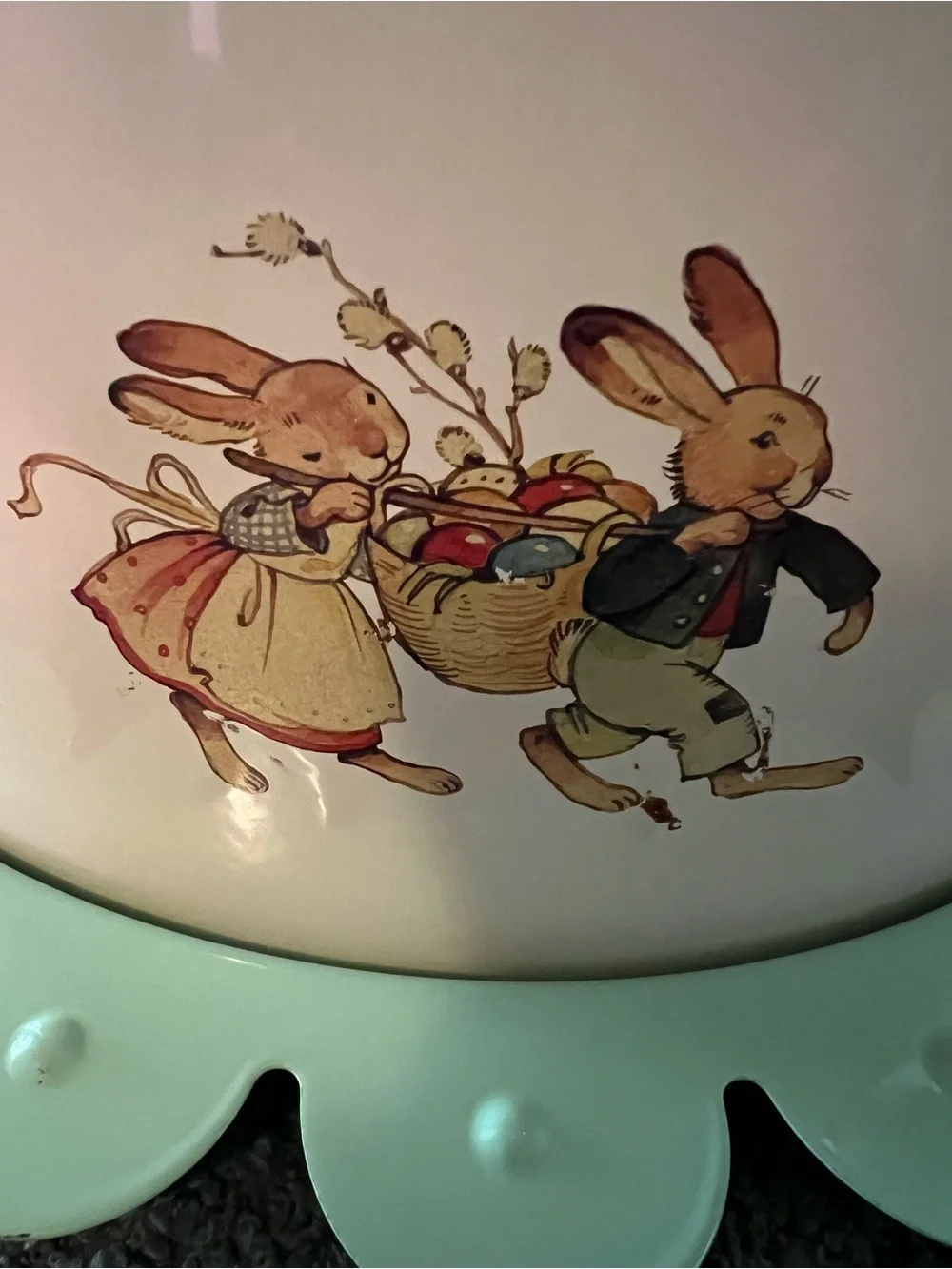 Vintage World Market Retro Metal Cake Carrier Royal Doulton Bunnykins EUC 2000